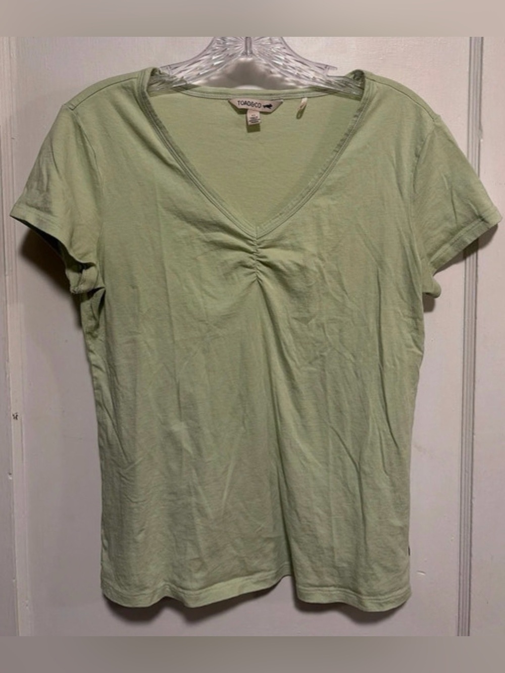 Toad & Co Women’s Sz Medium Green Tee Shirt Rose V neck ruched cinch front